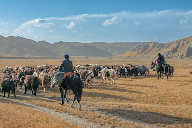 Horse Trek to Kel Suu Lake - Reaching Kel-Suu itself on Day 5: a shorter ride with a big payoff