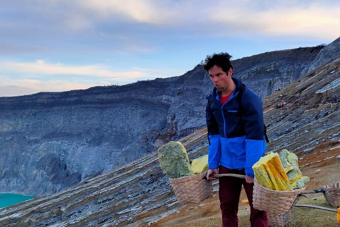 Ijen Blue Fire Trekking - Sunrise and the turquoise crater lake payoff