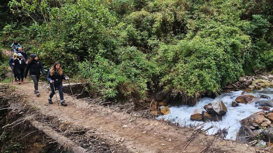 Inka Jungle trek to Machu Picchu 3 D/ 2 N - Hidroeléctrica lunch and the 3-hour walk to Aguas Calientes