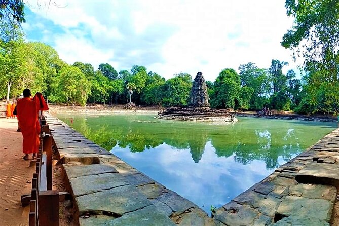 Kbal Spean Trekking Tour with Banteay Srei and Landmine Museum - Banteay Samre: The Peaceful Ending Temple