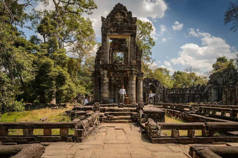 Kbal Spean Trekking Tour with Banteay Srei & Landmine Museum - The Kbal Spean trek: carvings, water, and forest walking