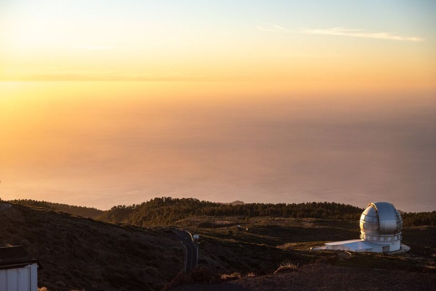 La Palma: Guided Trekking Tour to El Roque de los Muchachos - Roque de los Muchachos Observatory: telescopes meet wide-open views