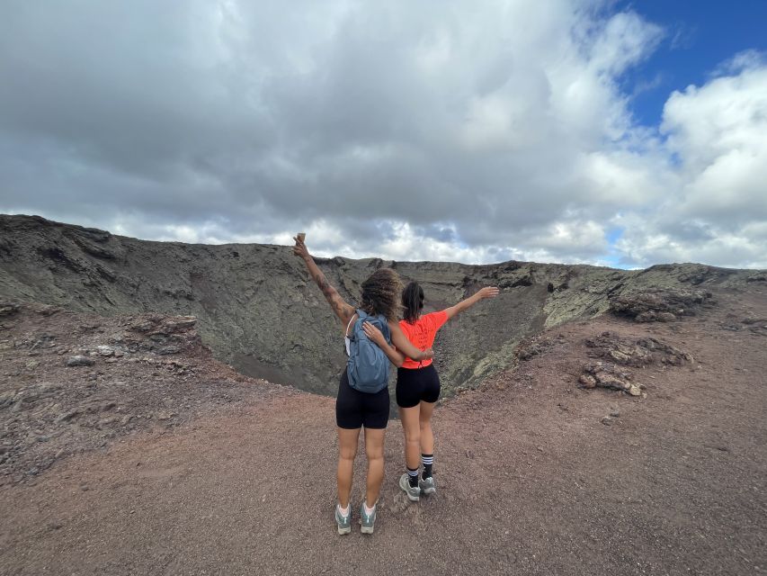 Lanzarote: Timanfaya Natural Park Trekking Tour - Sunset timing on a volcanic hike: June 5:00 p.m., December 2:30