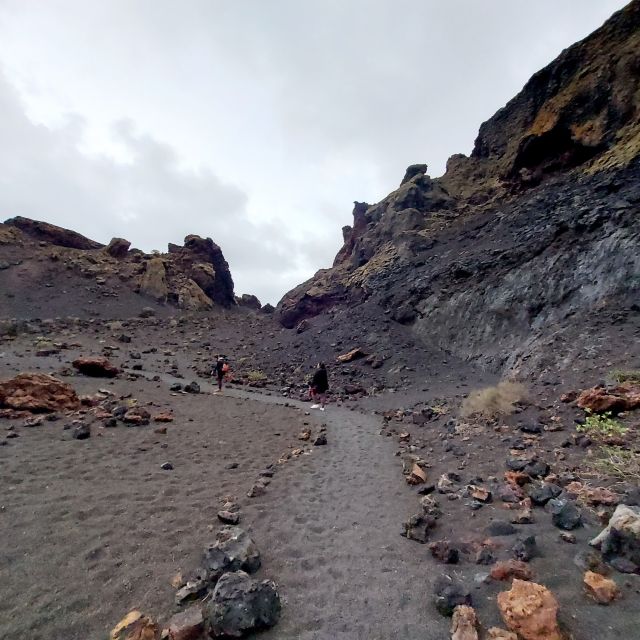 Lanzarote: Timanfaya Natural Park Trekking Tour - What to bring (so the trek feels doable, not annoying)