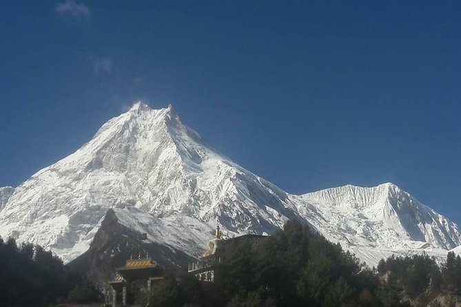 Manaslu Trek with Larke Pass - Larke La day: the pass, the packed lunch, and the icy realism