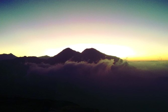 Medium Hard Trekking (munnar valley Trekking & Tours ) - Trail mix in Munnar: tea plantation, forest, grassland, rocks