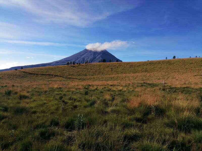 Mexico City: Guided Volcano Trek with Lunch - English and Spanish guides, and the small-group vibe
