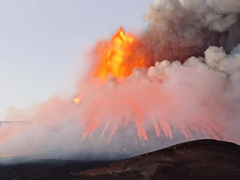 Mount Etna: Central Crater (3,340 meters) with Jeep and Trek - Getting Up To 2,930m by 4x4, Then Walking Toward the Central Crater