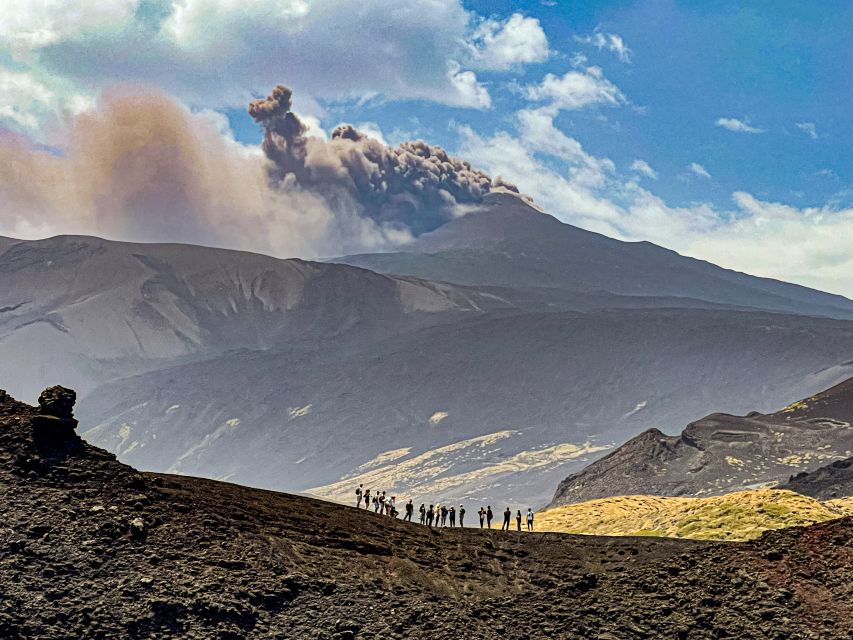 Mount Etna: Craters of the 2002 Eruption Trekking Experience - Meeting at Chiosco Bar Mareneve: The Small Detail That Saves Time