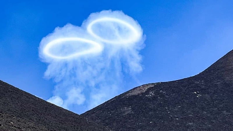 Mount Etna: Trek to 3000m with cable car and 4x4 - From Sapienza Meeting Point to 2,500m: the “get high, then hike” approach