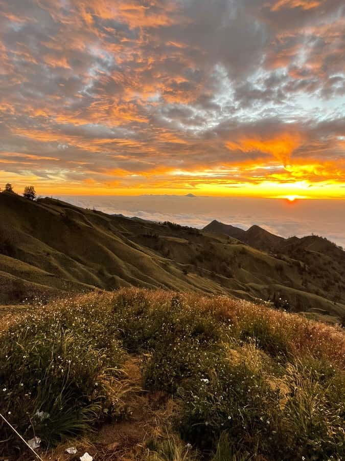 Mount Rinjani: 2D-1N Trekking Summit Sunrise Point Join Tour - The summit day starts in the dark at 3:00 am