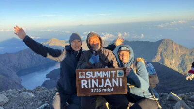 Mount Rinjani Climbing 2D/1N Summit Trek 3726M - Day 1 itinerary: Sembalun, Posts 1–3, and camp at the rim