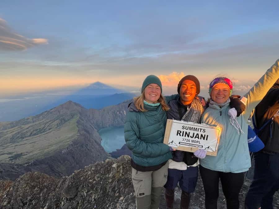 Mount Rinjani Trekking: 2D/1N Hike To Summit 3726m Full View - Day 2: Sunrise timing at the 3,726m summit (then back for hot breakfast)