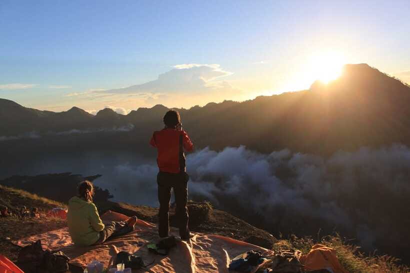 Mount Rinjani Trekking: 2D/1N Hike To Summit 3726m Full View - Food, water, and camp comfort: what’s included and what you still need to manage