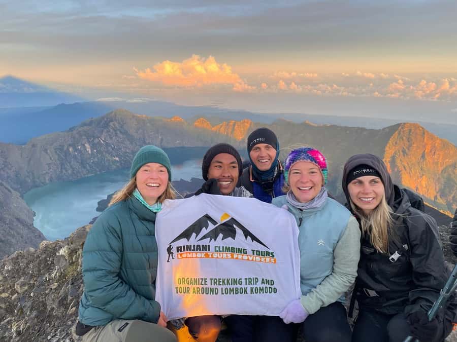 Mount Rinjani Trekking 2D/1N Summit Sunrise & Sunset Views - Guides and porters: why this trek feels organized instead of chaotic