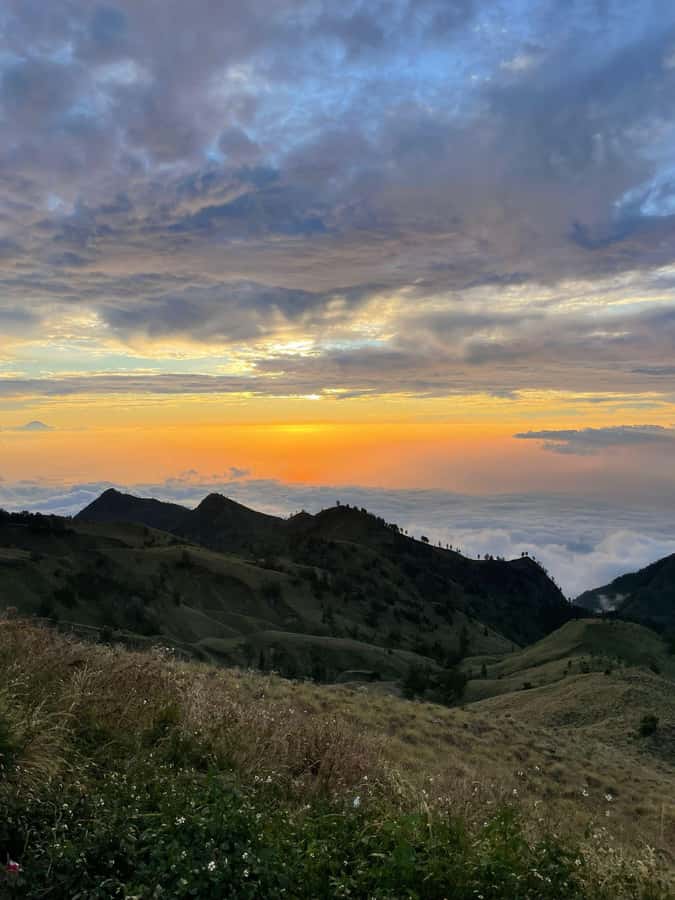 Mount Rinjani: Trekking Summit Full Sunrise Point Join Tour - Day 2: The 2:00am wake-up, the 3:00am summit push, and the 6:00am sunrise