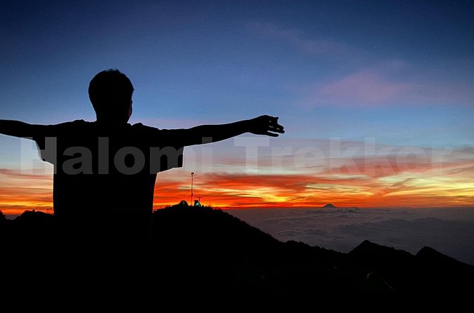 Mt Rinjani Trekking 2 Days 1 Night (Senaru Crater Rim) - Day 3: sunrise, then a 5-hour descent back to Senaru