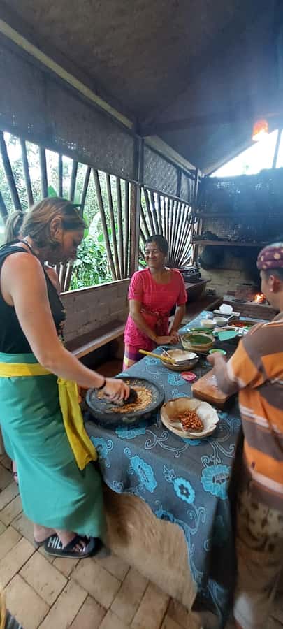 Munduk : Jungle Trekking,Canoeing,waterfall &authentic lunch - The Northern Bali Waterfall Stop: Cool Mist, Good Photos