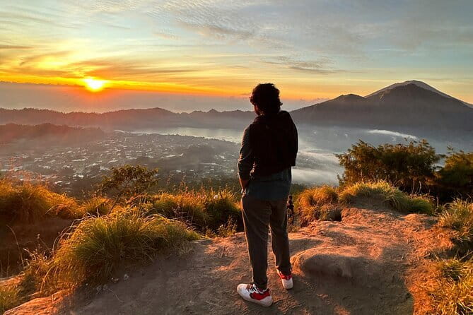 Munduk Twin Lake Jungle Hike, Ulun Danu Temple, & Waterfall - Coffee and Snacks: The Tiny Stops That Make the Day Feel Easier
