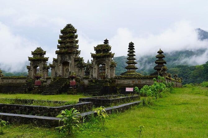 Munduk Twin Lake Jungle Hike, Ulun Danu Temple, & Waterfall - Getting There: Start at Danau Kembar Viewpoint and Keep Your Time Flexible