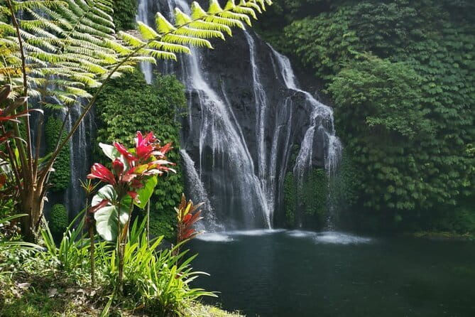 Munduk Twin lake Trekking, Ulun Danu Beratan & Hidden Waterfall - Handara Gate: the iconic photo moment (without turning it into a circus)