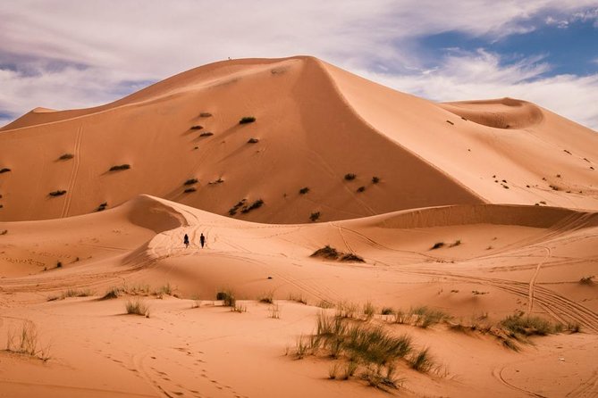 Overnight Camel trekking in Merzouga - Mint tea, regional cuisine, and the camp atmosphere