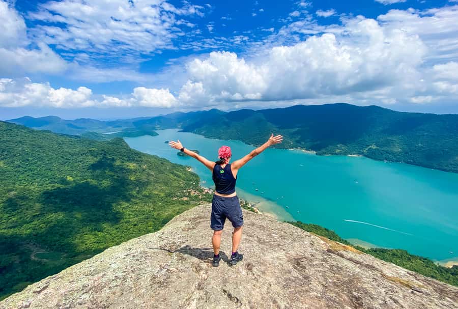Paraty: Pão de Açucar Peak Trekking and Hiking Tour - The Speedboat Ride: Fast Water, Big Mood
