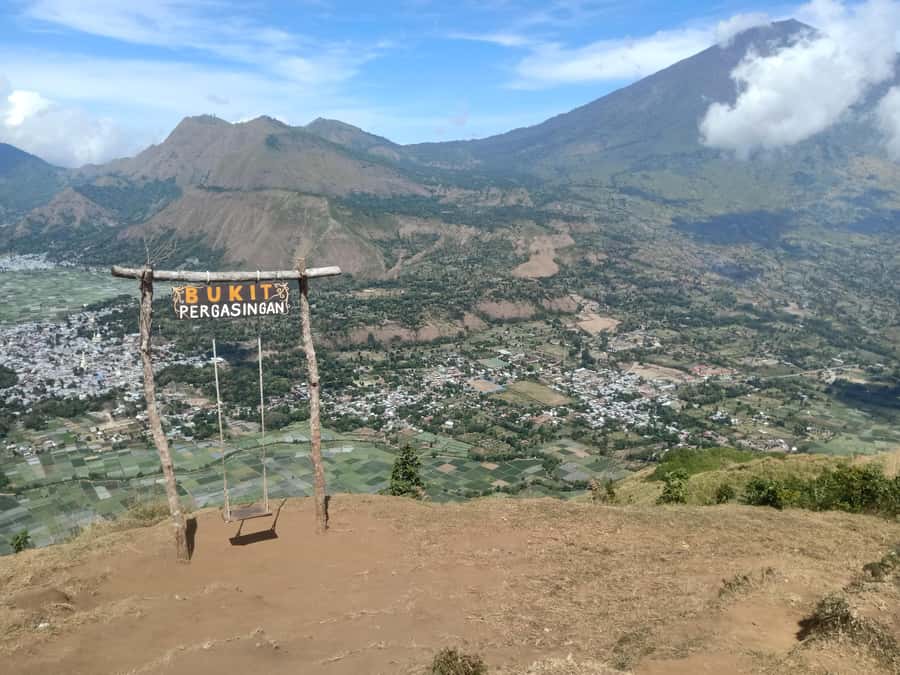 Pergasingan Hill Trek: Unveiling the Beauty of Sembalun - The sunrise on Pergasingan Hill really sets the tone