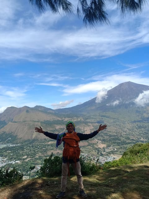 Pergasingan Hill Trek: Unveiling the Beauty of Sembalun - Sunrise window: photos, breathing space, and the calm after effort