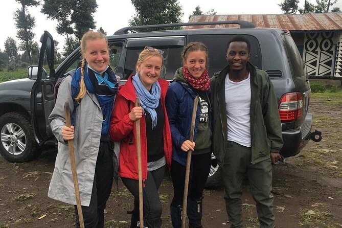 Private Gorilla Trekking Transfer from kigali to Volcanoes N.Park - Kinigi headquarters: the handoff that keeps the day organized