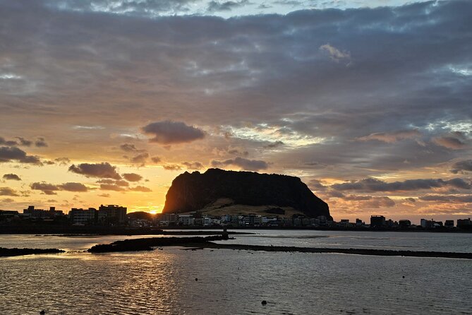 Private Jeju Geopark Gotjawal and Oreum Trekking Experience - The guide matters: pacing, patience, and photos