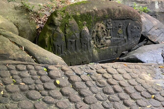 Private Kbal Spean Trekking Tour with Banteay Srei - Quick hits before you go