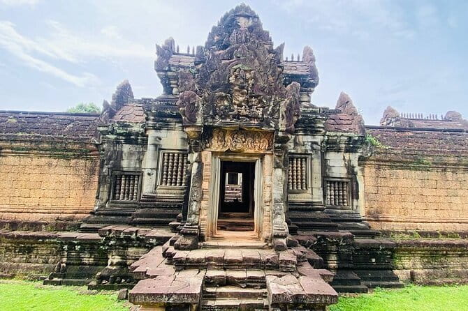Private Kbal Spean Trekking Tour with Banteay Srei - Getting from Siem Reap: AC comfort and a full 7.5-hour plan