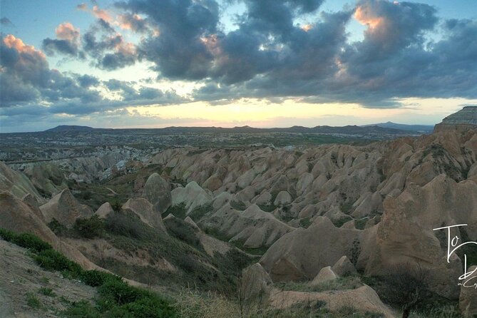 Red & Rose Valley Sunset Hiking Tour with a Trekking Dog "Oscar" - Samil’s Easygoing Guide Style (and Why It Helps)