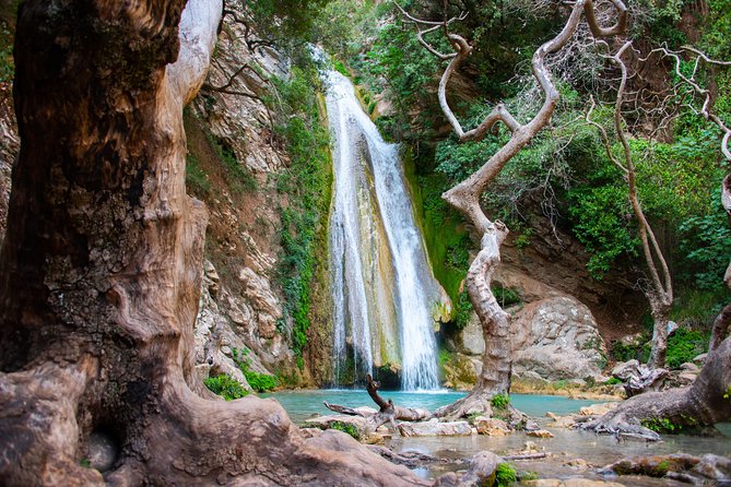 River Trekking in Neda - Fitness, shoes, and the reality of walking on wet terrain