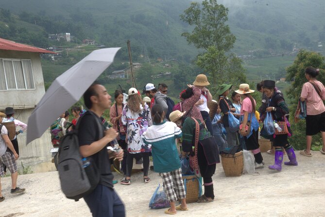 Sa Pa Full Day Trekking Tour - Stop 3: Ta Van Village lunch, stream break, and a real “reset”