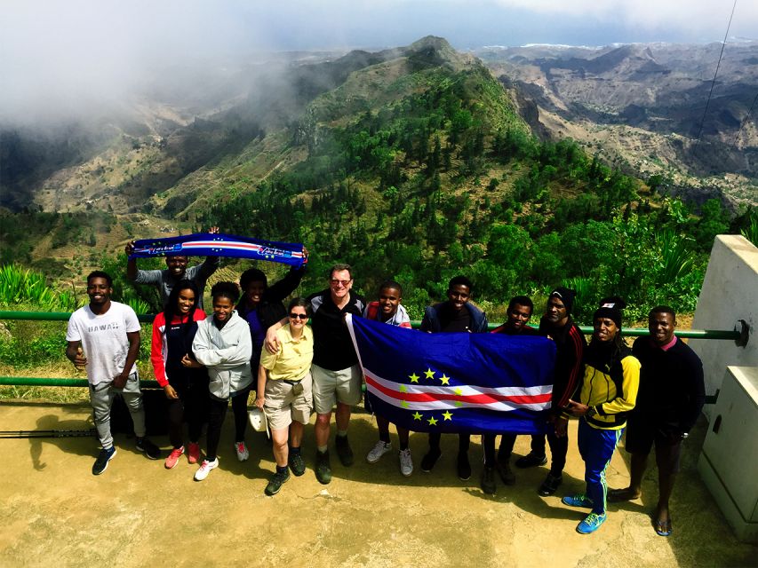 Santiago: Trek from Serra Malagueta to Rabelados Community - Guides and pacing: why the day feels smooth