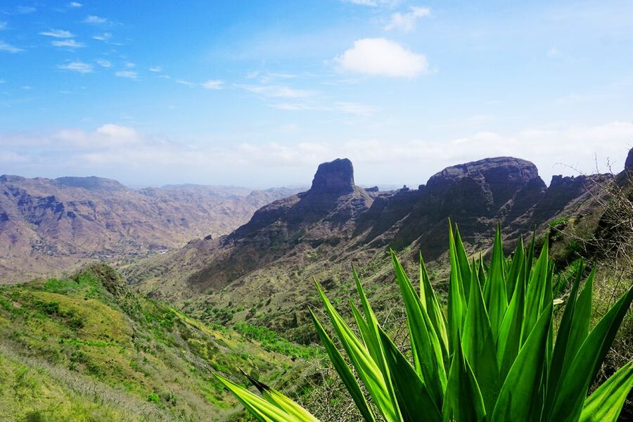 Santiago: Trek from Serra Malagueta to Rabelados Community - The picnic break at mid-hike: fuel, shade, and a reset