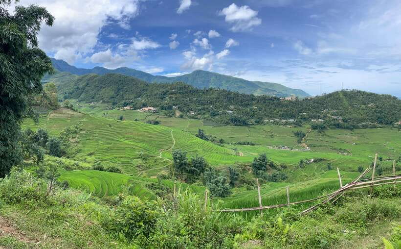 Sapa: 1-Day Trek to Mountain, Local Villages & Rice Terraces - Down to Ban Bo: bamboo paths, scattered houses, and terrace views