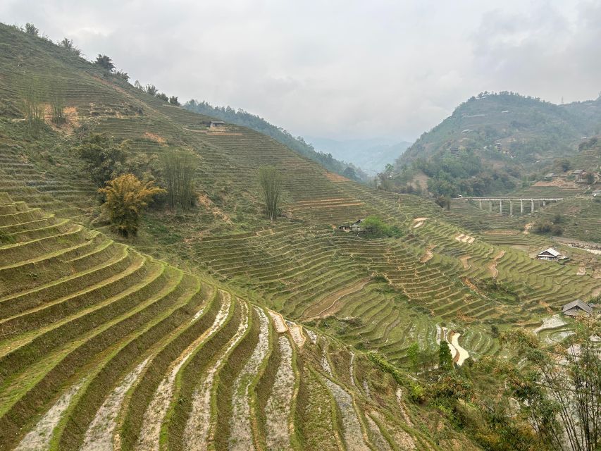 Sapa 1 day trekking hidden place of terraced fields - Lao Chai Photo Stops and Hmong Clothing Lessons