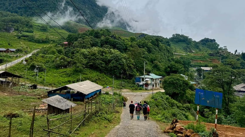 Sapa 2-Day Trekking Tour – Explore Villages & Scenic Trails - The walking reality: 9:00 AM starts, 10–14 km days, and how the trek paces out