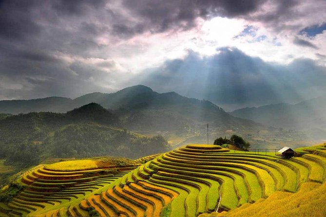 Sapa 2D1N Trekking to Giang Ta Chai Village from Hanoi by Bus - First afternoon in Sapa: costumes, lunch, then you hit the trail