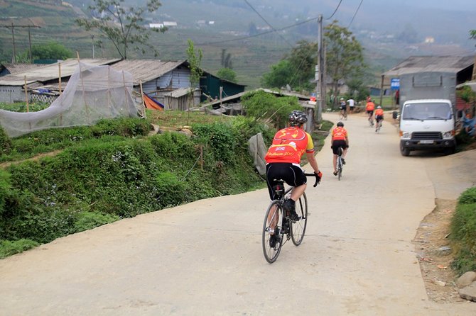 Sapa Easy Trekking Villages 2 days, 1 night: Meals, Local guide, 3 star hotels - Day 2: Breakfast, Checkout, and the Trek Toward Y Linh Ho