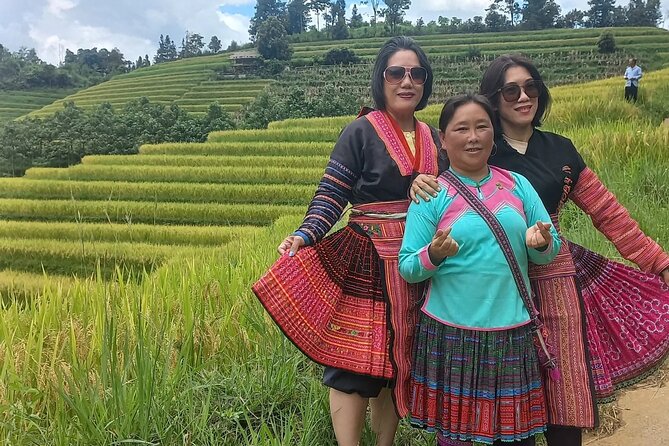 Sapa Trekking / Hiking through Sapa Valley with native Hmong - Dinner and a homestay night in Ta Van: hot shower and a private suite