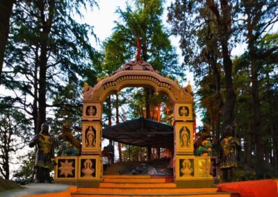 Shimla Nature Walk (3 Hours Guided Trekking Experience) - The uphill climb toward Jakhoo: deodar trees and rocky bits