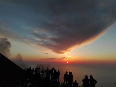 Sunset Trekking on vulcano Stromboli - The 5-hour flow: from the village to the crater viewpoint