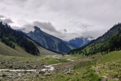 The Best Monsoon Trek: Kashmir Great Lakes - From Srinagar to Sonamarg: The River Drive That Sets the Tone