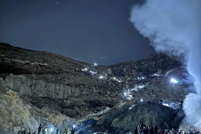 The Majestic Mount Ijen Sunrise Trekking From Bali - Sunrise Over the Turquoise Acidic Lake: The Payoff Part