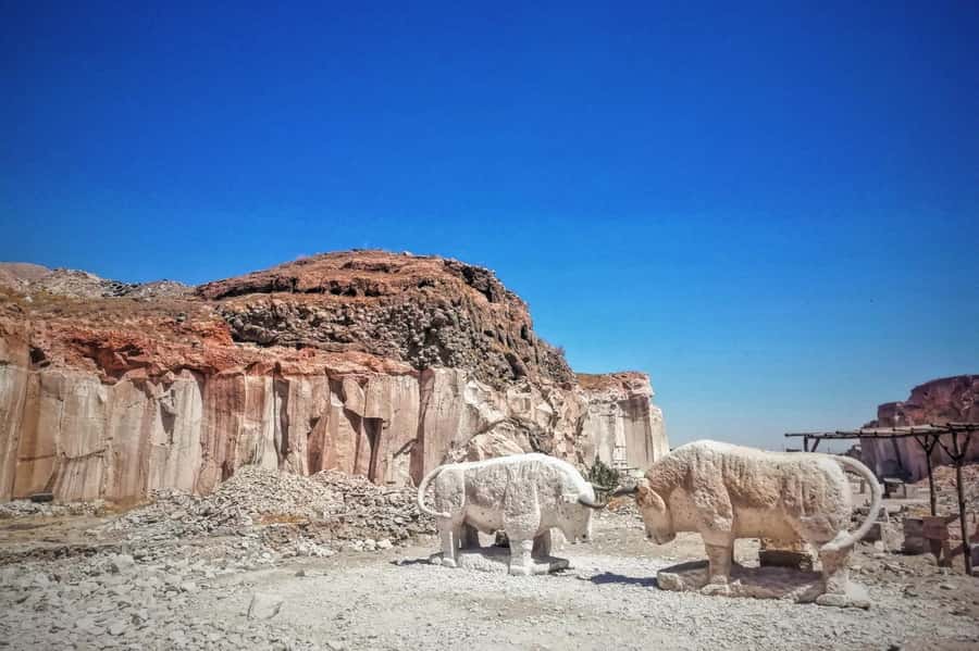 Trek to the Route of the Sillar and Culebrillas in Arequipa - First stop: volcanic and Chilina Valley viewpoints