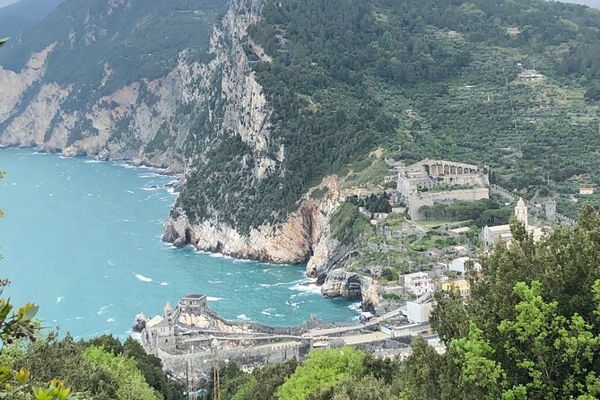 Trekking an Island of Palmaria - The guided route: Riomaggiore first, then hills in stages